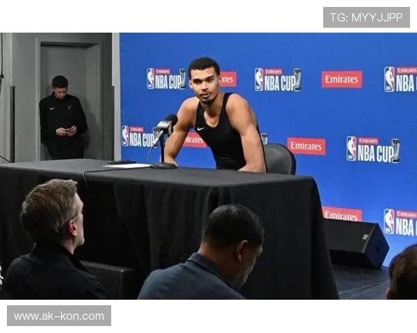 文班亚马获魔术师约翰逊奖